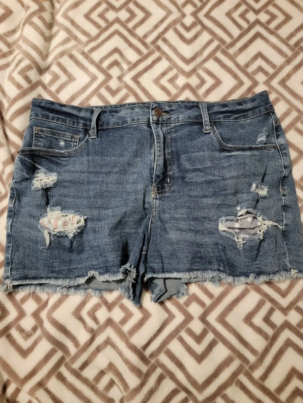 m jeans by Maurice's - Mid-Rise Distressed Patched Denim Shorts - Size 16.